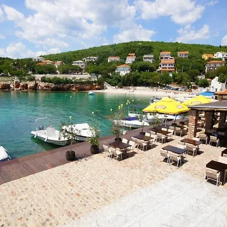 2-bedroom With Terrace In 3542-2 Apartment *